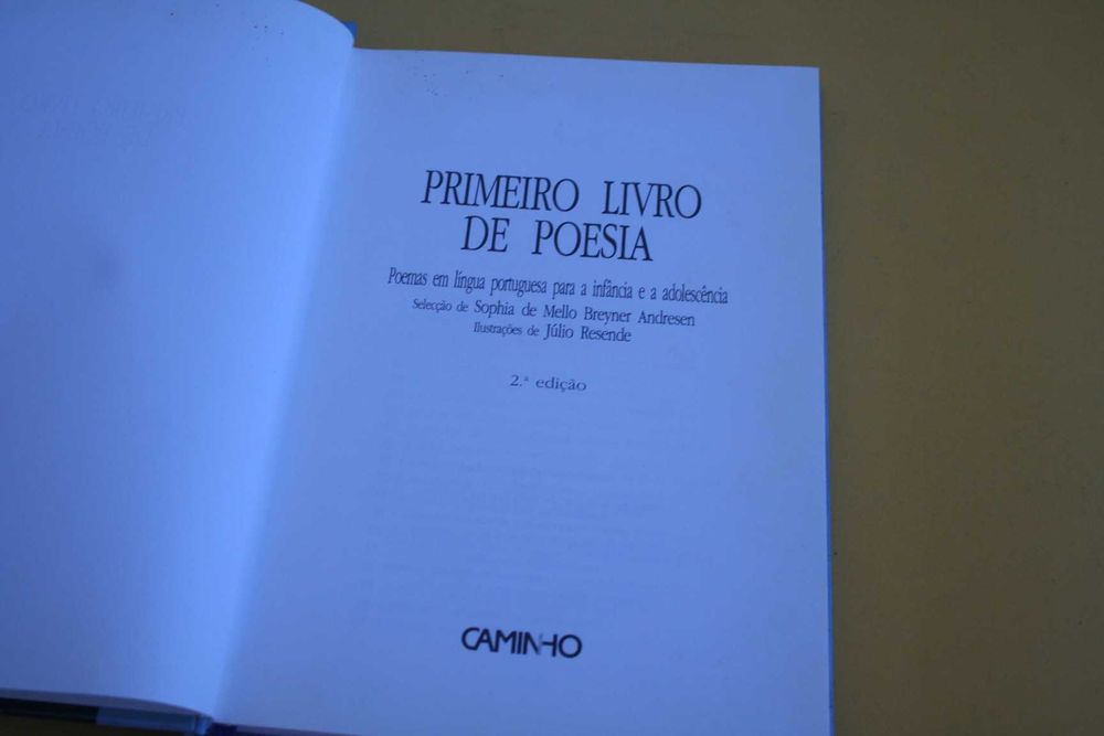 [] Primeiro Livro de Poesia Ilustração: Júlio Resende