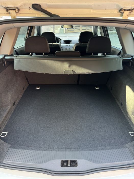 свіжоприганий(вже на укр. номерах) Opel Astra H 2011 універсал 1.7 диз
