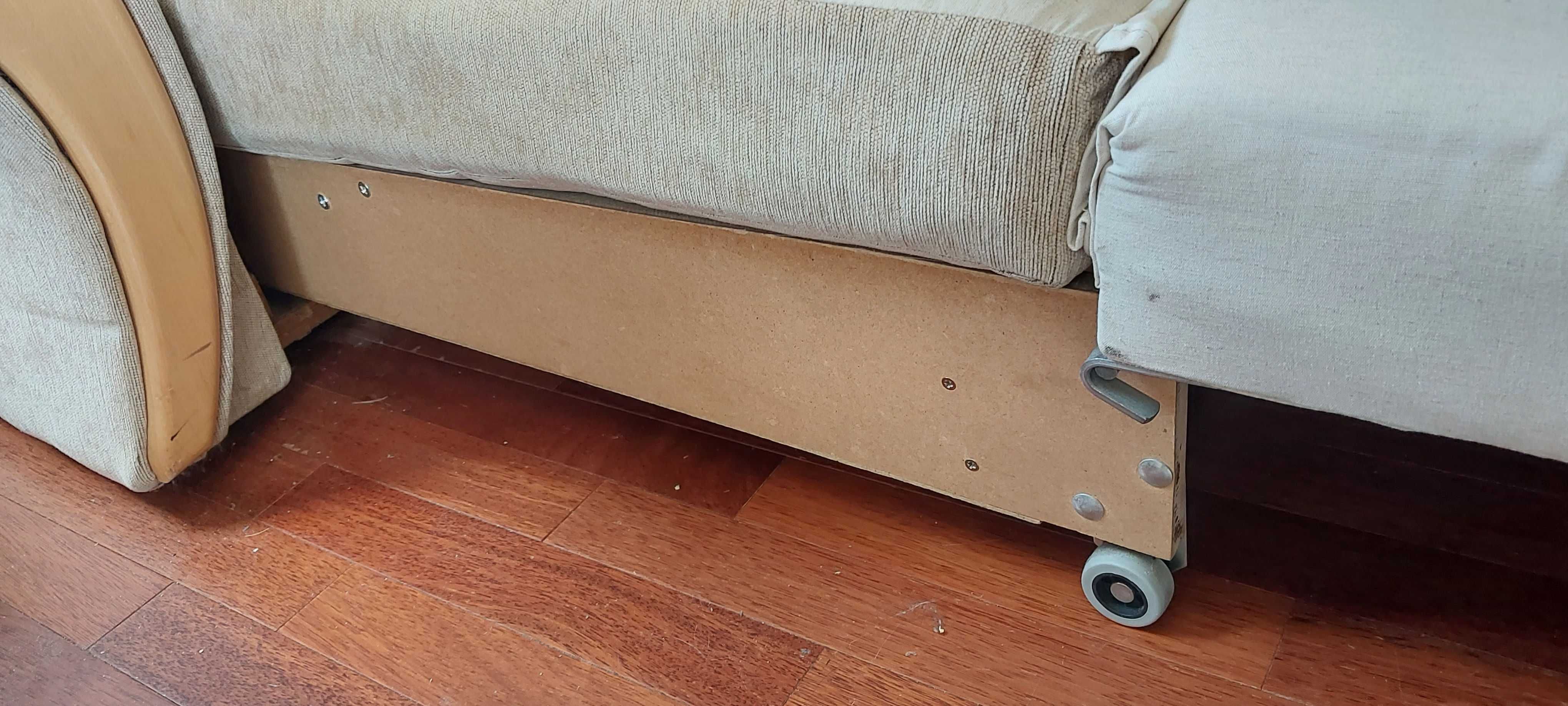 Beżowa rozkładana sofa z pojemnikiem (amerykanka) i fotel (Jagodno)