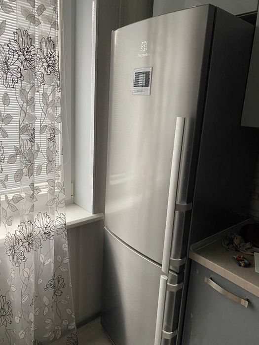 Двокамерний холодильник ELECTROLUX EN 3453 AOX No Frost