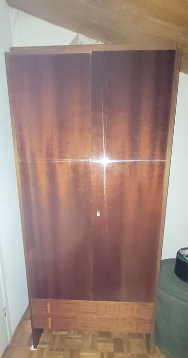 Szafa z przełomu lat 80/90 w bardzo dobrym stanie.