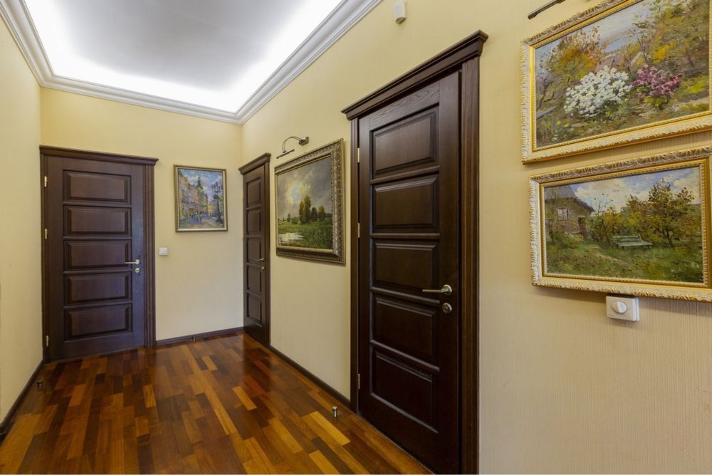 Продаж будинку 560 м2. Басейн, сауна, зона барбекю.