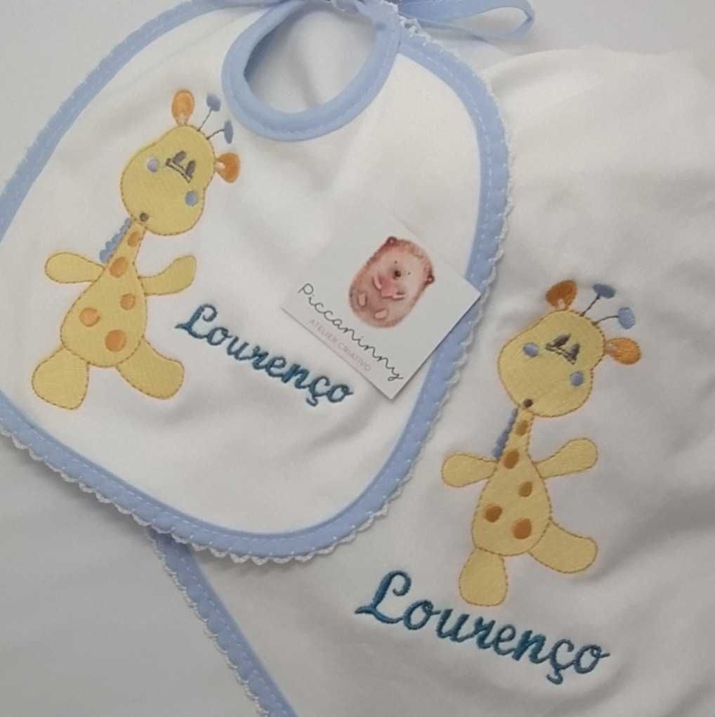 Conjunto fralda e babete bordados personalizados