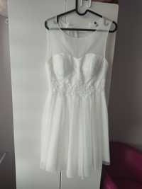 Piękna ręcznie zdobiona biała sukienka ślubna