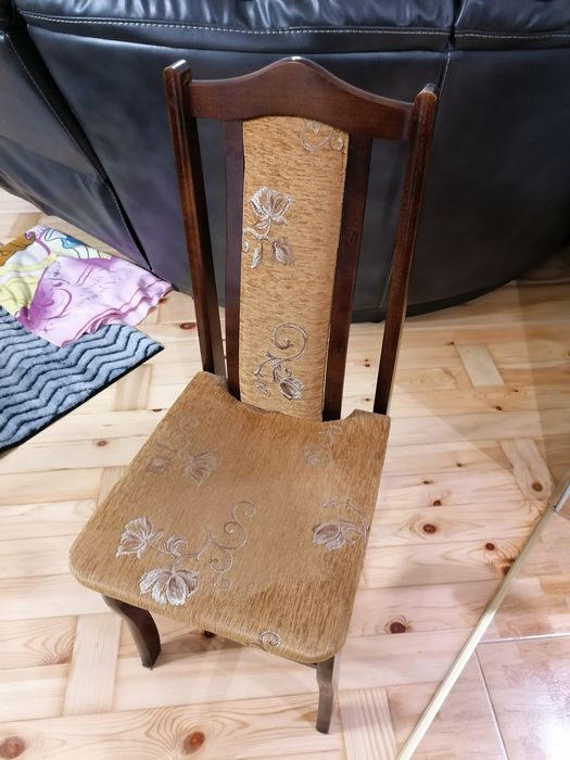Krzesła z oparciem