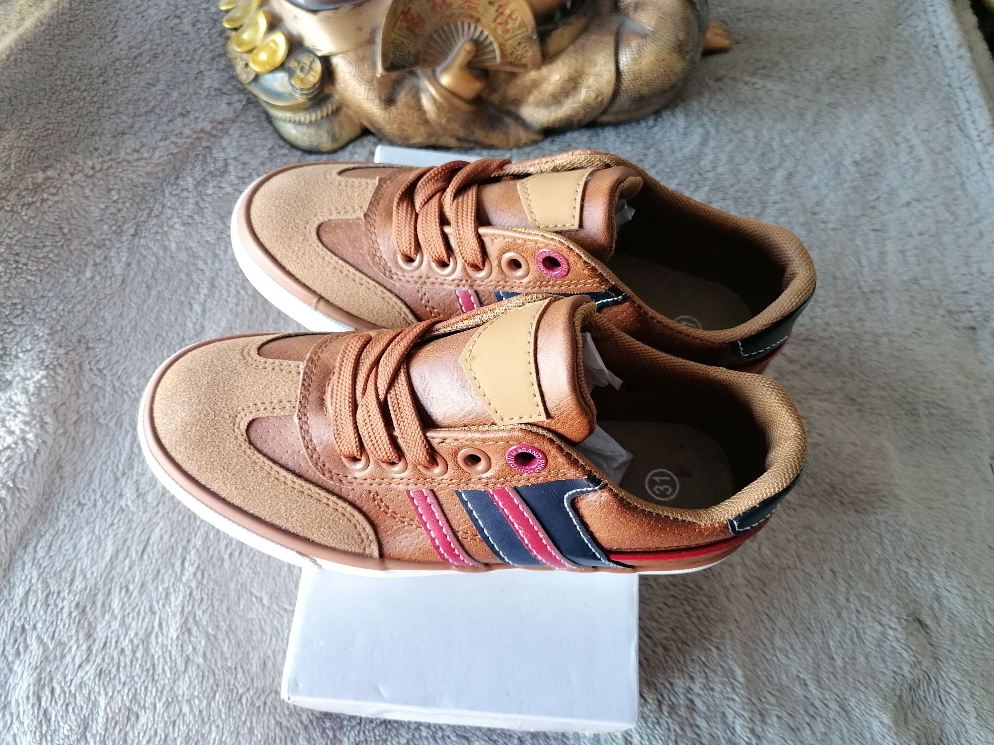 Vende se tenis de menino novos