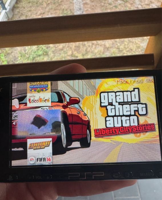 Konsole Sony PSP 3000 w bardzo dobrym stanie + akcesoria