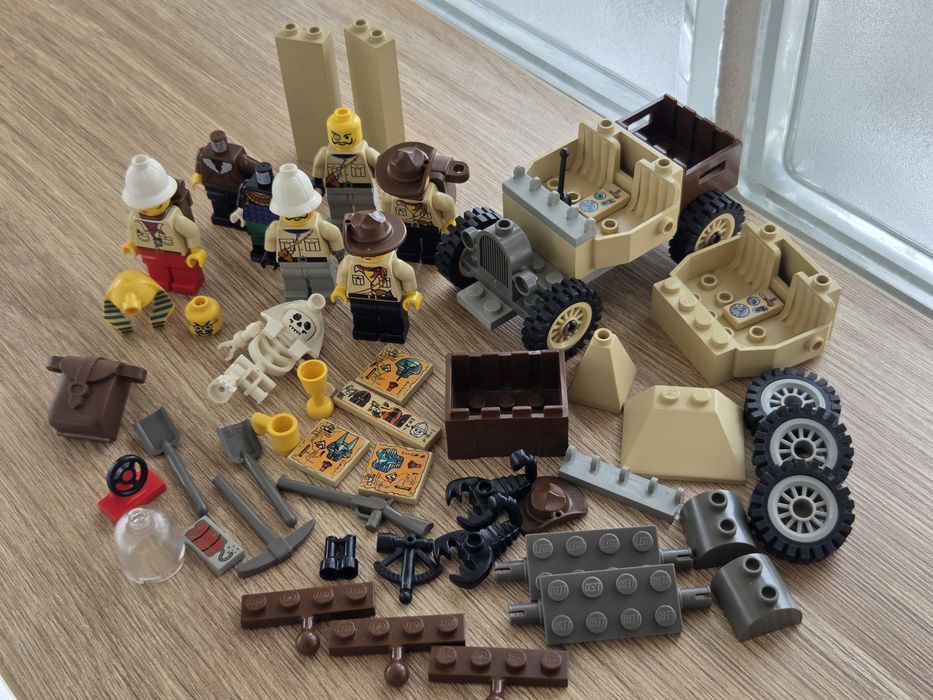 Miks zestawów LEGO adventurers 5918 – Scorpion Tracker i 5978