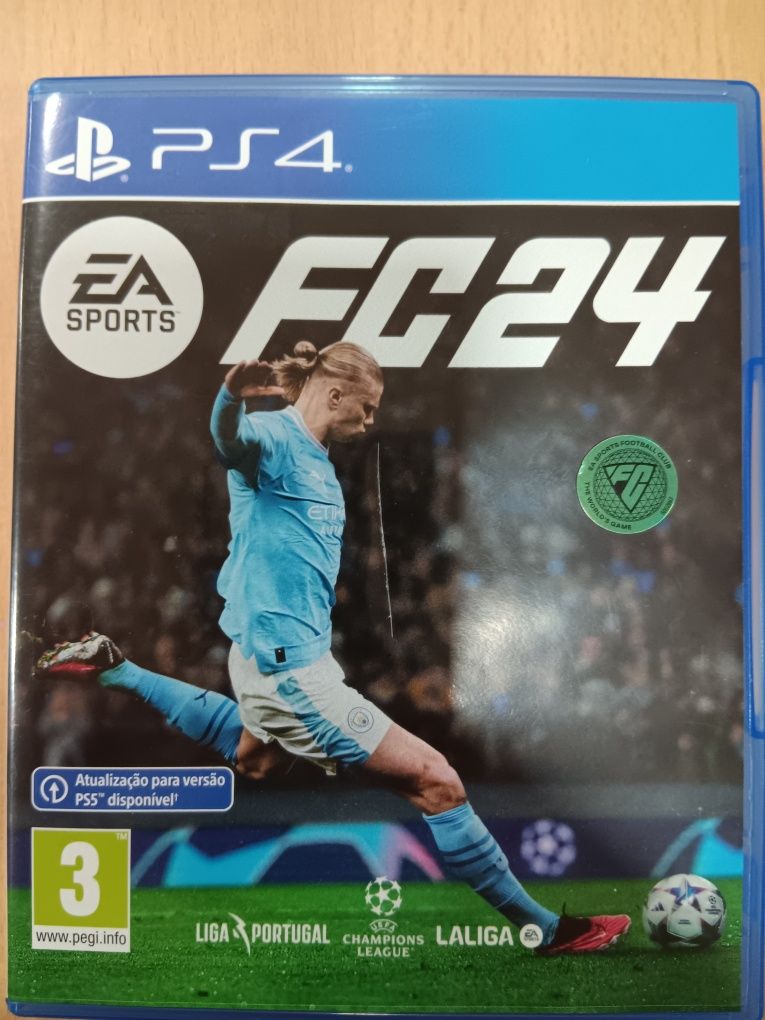Ps4 Slim com 2 comandos +4 Jogos