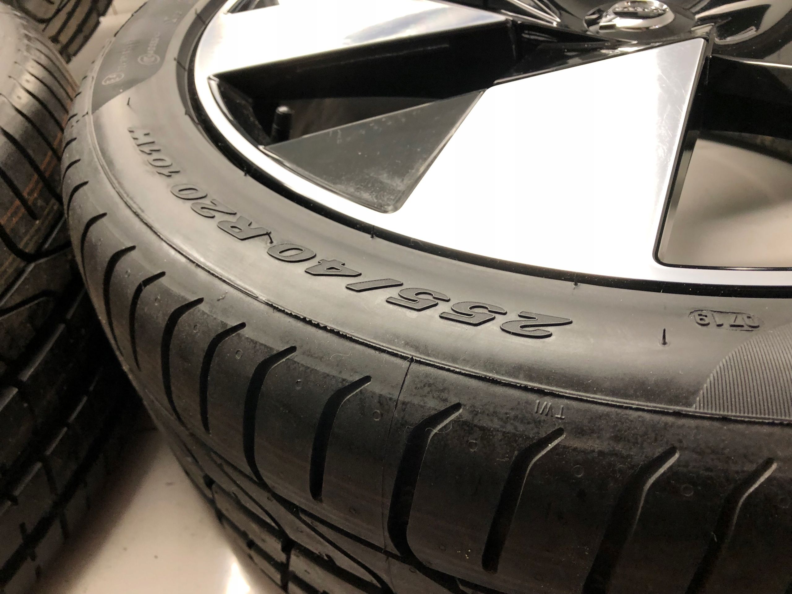 Kola Felgi 20 Volvo r Design XC40 XC60 Oem Nowe Opony