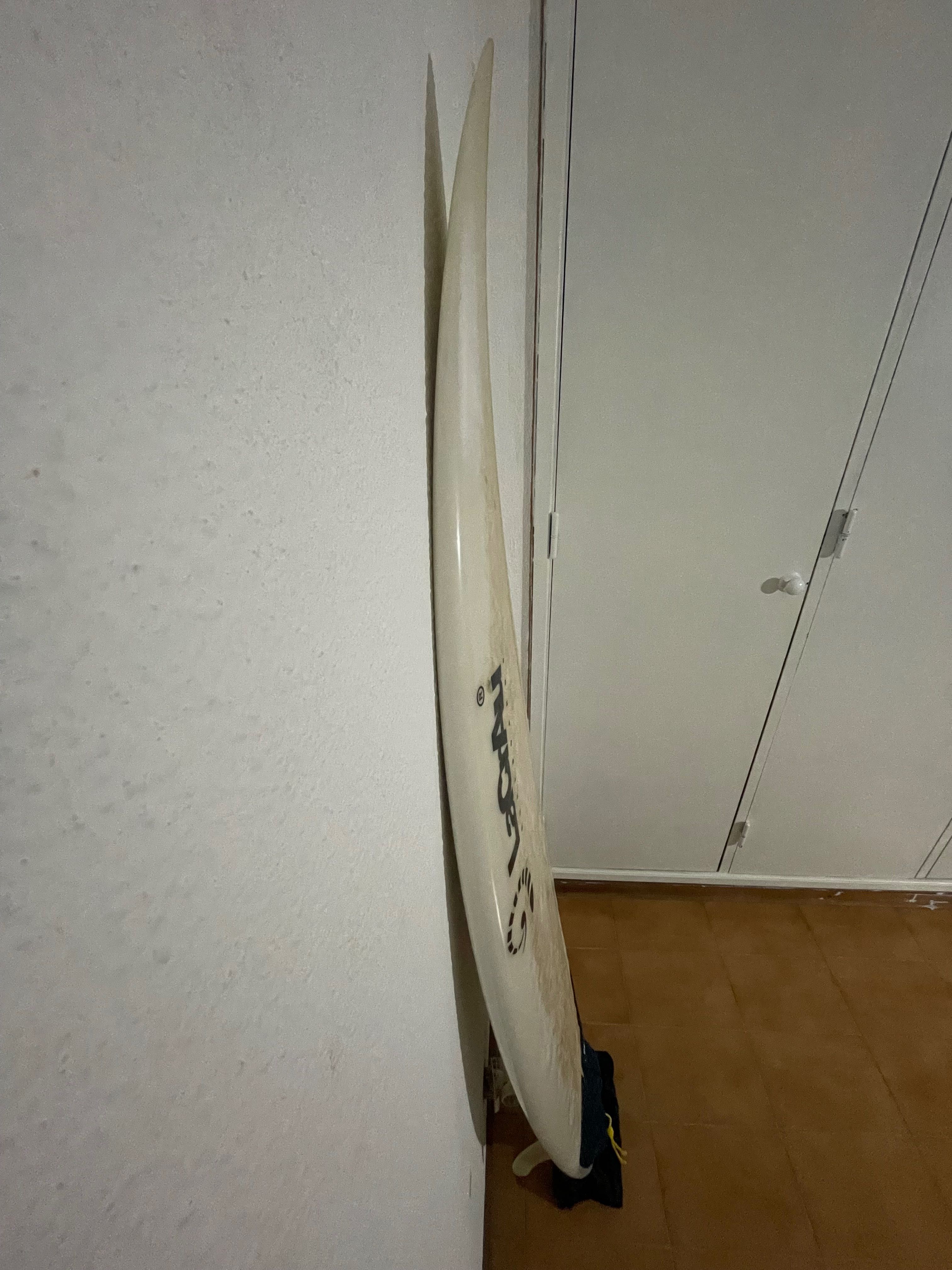 Lacrau Surfboard 5'11", 31 L