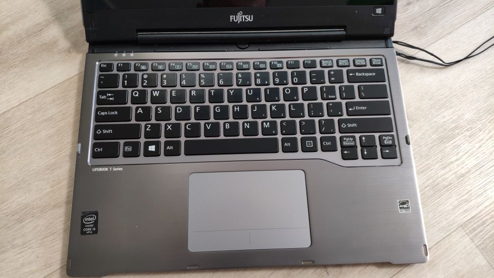 Fujitsu T935 i5-5300