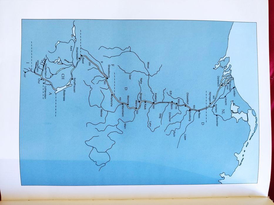Livro-catálogo em francês "Lê chemin long du Rhin"