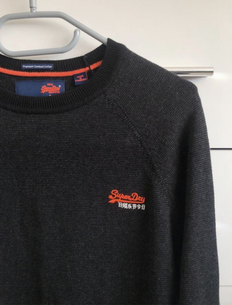 Szary sweter SuperDry