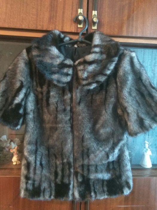 Жилетка женская меховая р.М. новая