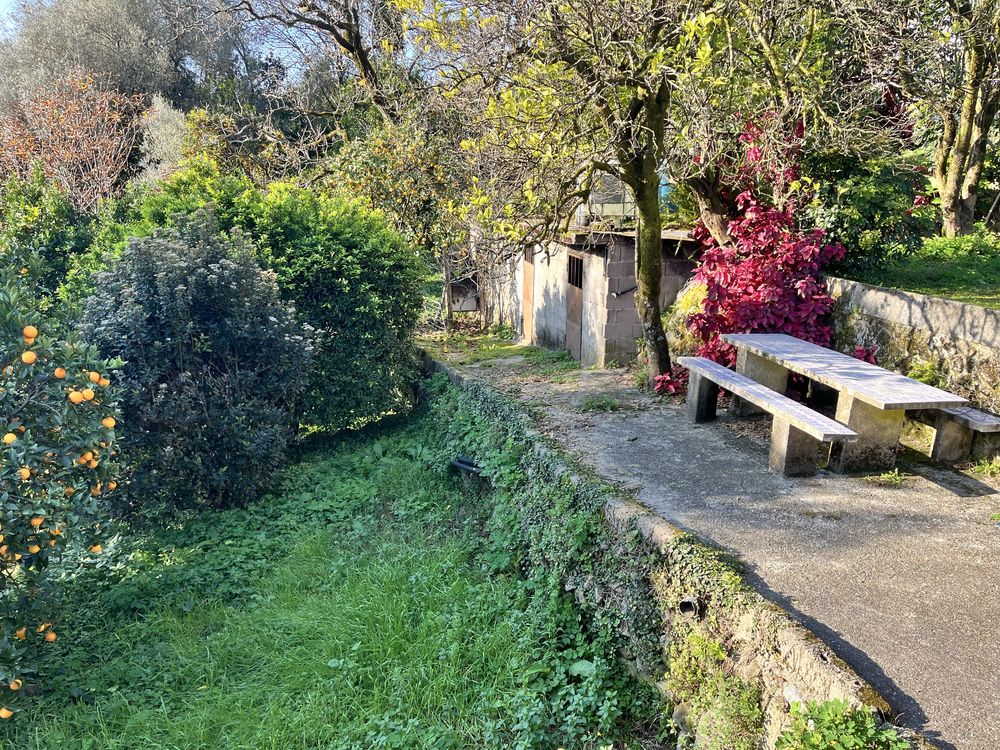 Moradia Rústica em Pedra | Terreno 1950 m | Besteiros - Amares (Braga)