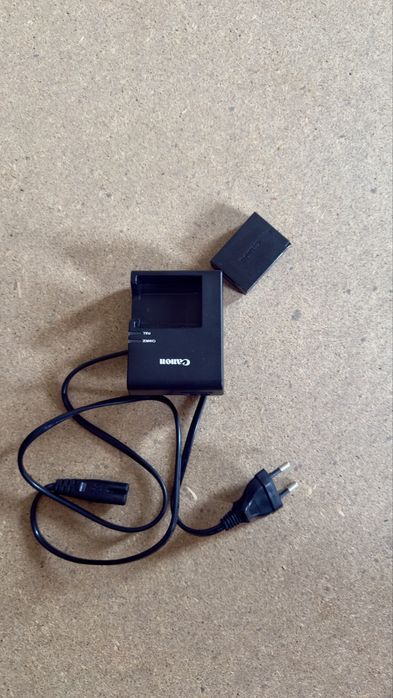 Câmera Fotográfica Canon 1300D + Lente 18-55mm + Extras