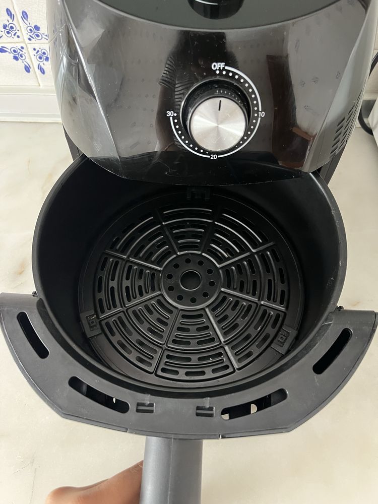 Airfryer preta disponível