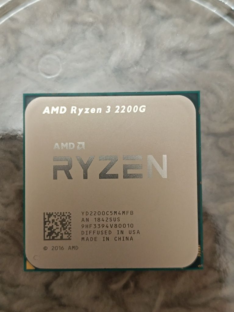 Продається процесор Ryzen 3 2200g Box