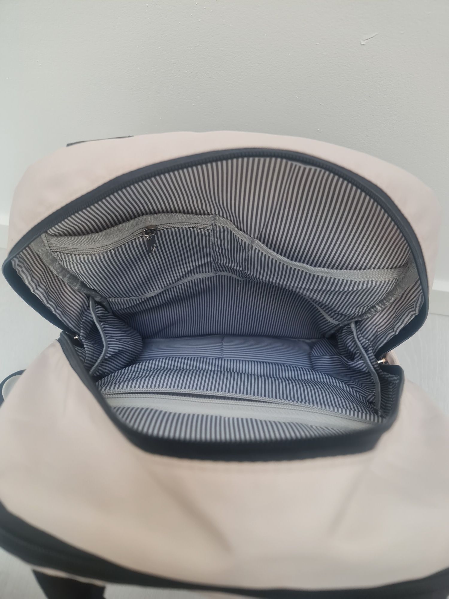 Mochila Branca e Preta para PC