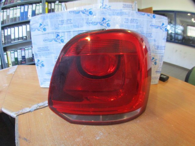 Farol Tras 6R0945096N 6R0945112B 6R0945096P VW POLO 6R FASE 1 2014 1.6TDI 90CV 5P VERMELHO DRT ORIGINAL VW POLO 5 6R 2012 1.2TDI 75CV 5P CINZA DRT