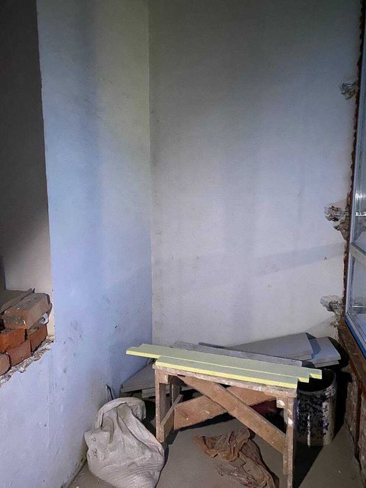 Готова до фінального ремонту 2к квартира на Виставці!