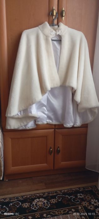 Продам  весільну шубку для нареченої .