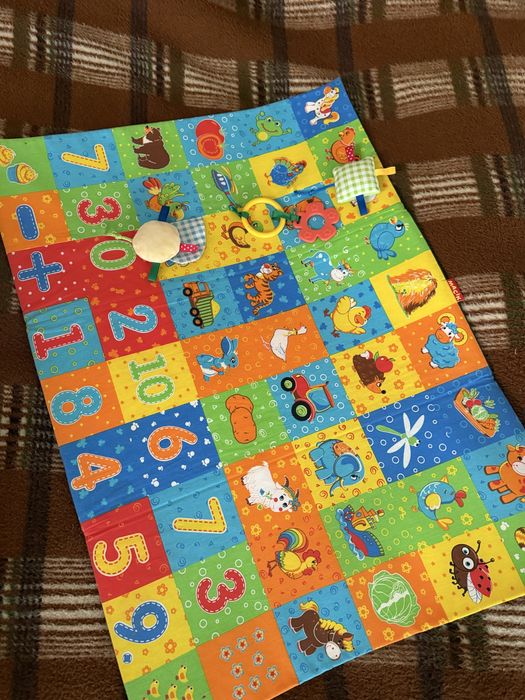 Розвиваючий килимок для малечі