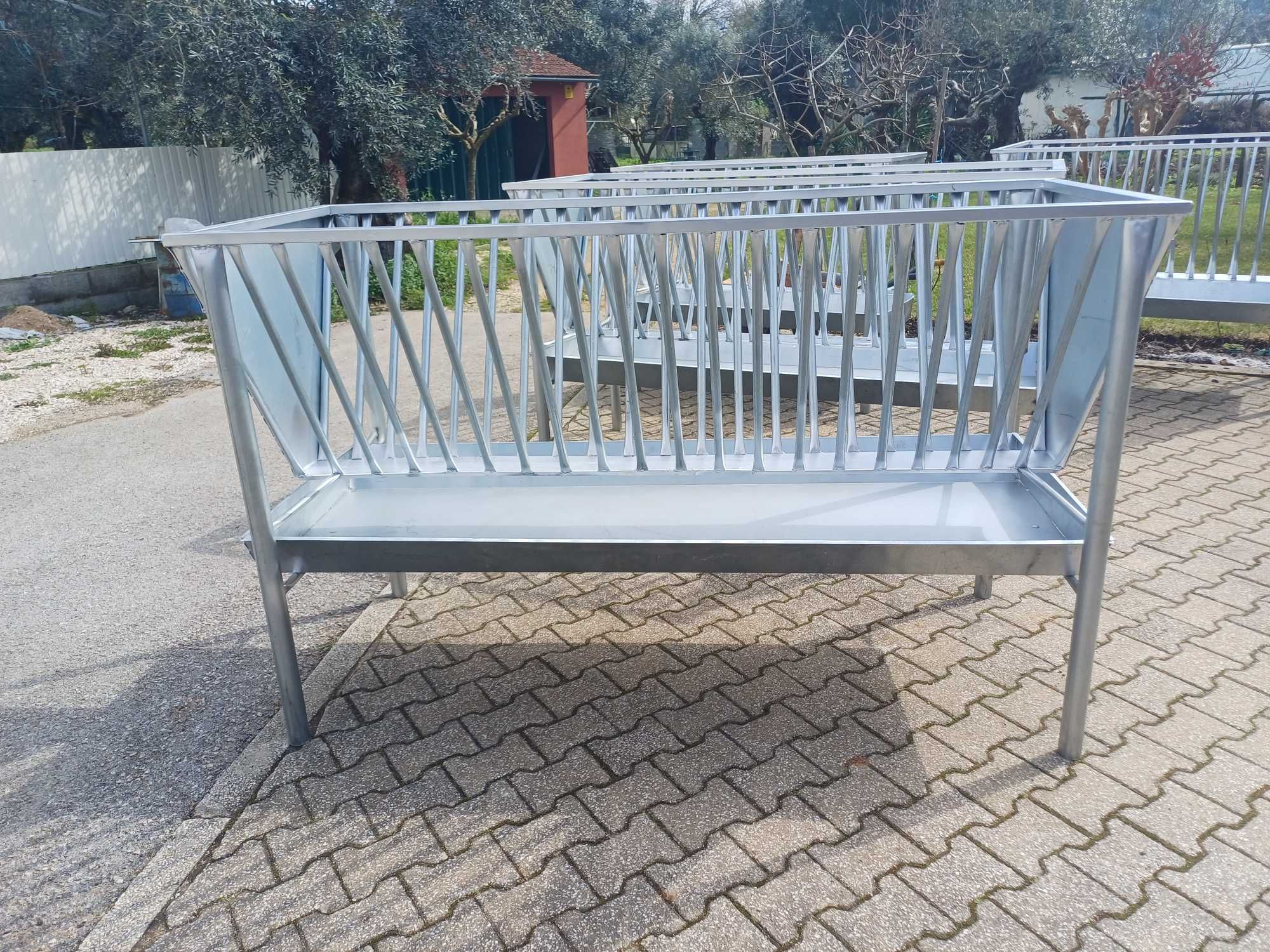 Manjedouras de 2m e 1.5m