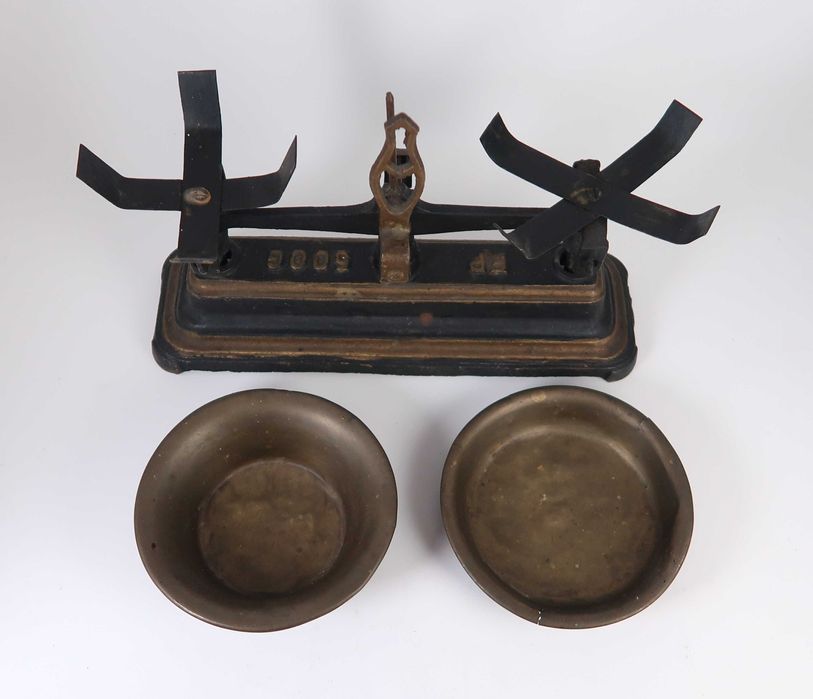 Balança antiga de 2 pratos 500 grs