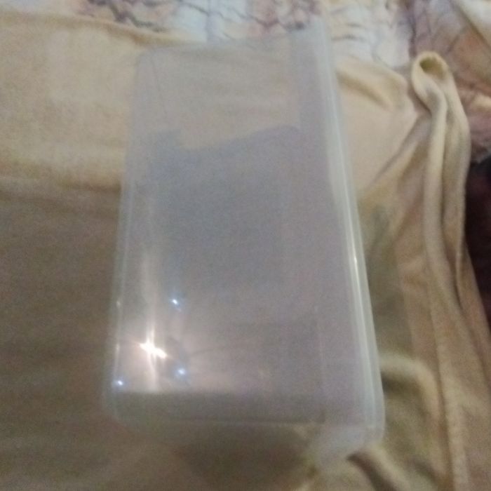 Контейнери для зберігання речей.