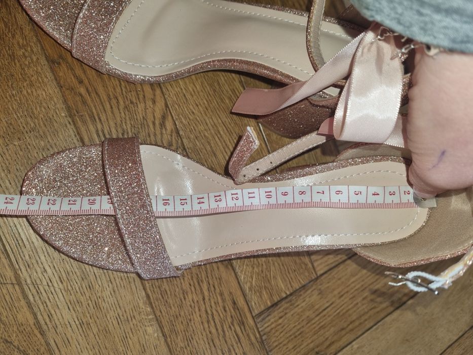 Nowe buty na obcasie morelowe, brokatowe  r. 36