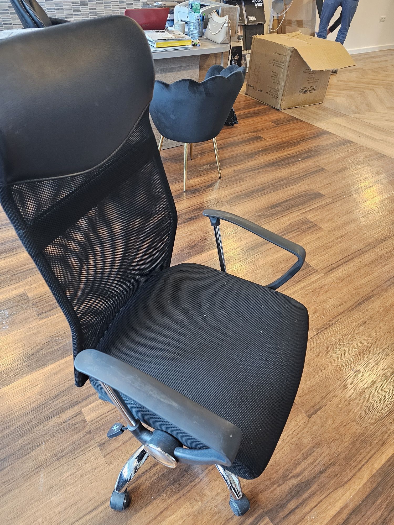 Krzeslo biurowe czarne