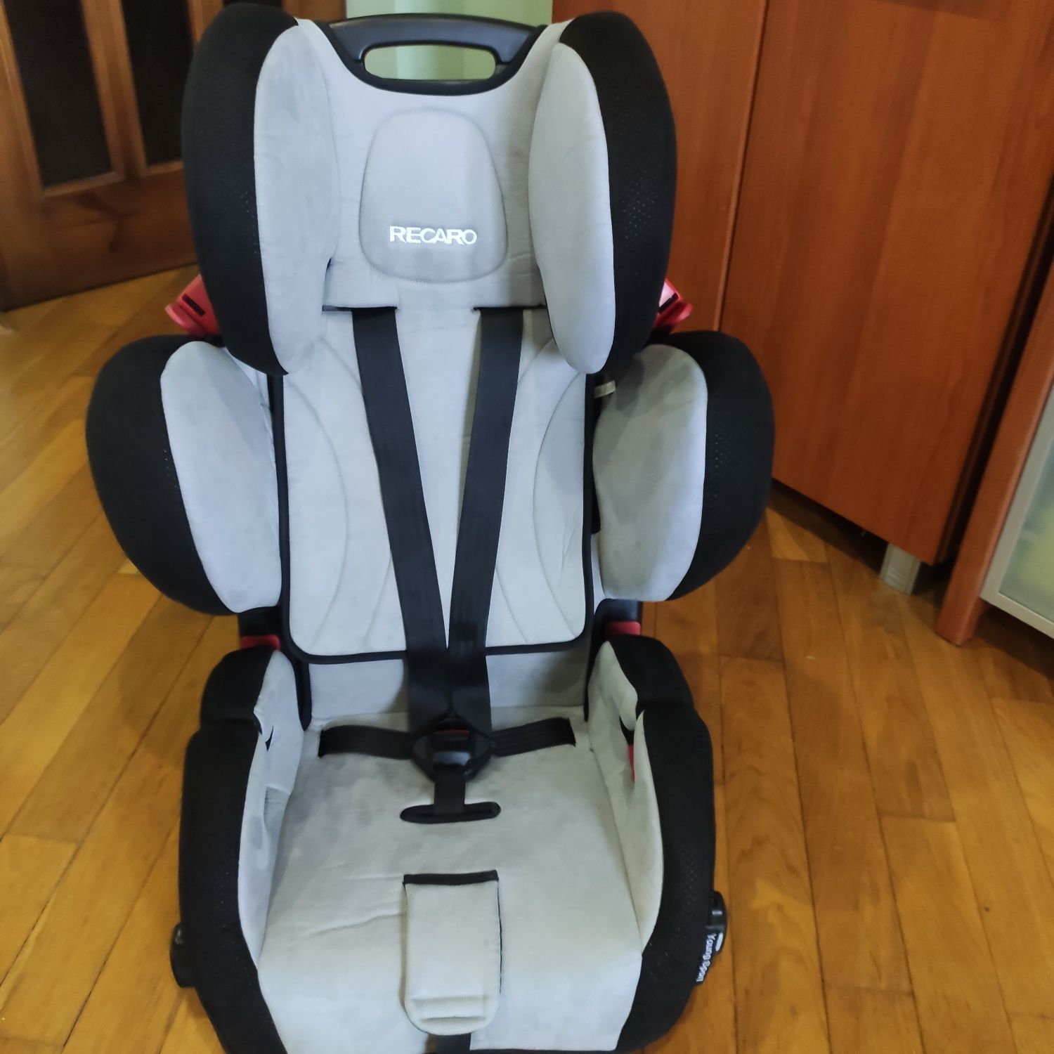 Автокрісло RECARO Young Sport HERO
Автокрісло RECARO Young Sport HERO