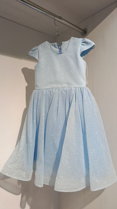 Продаж карнавальних костюмів та дитячих суконь