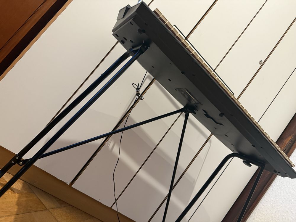 Синтезатор Yamaha psr-38 + стійка