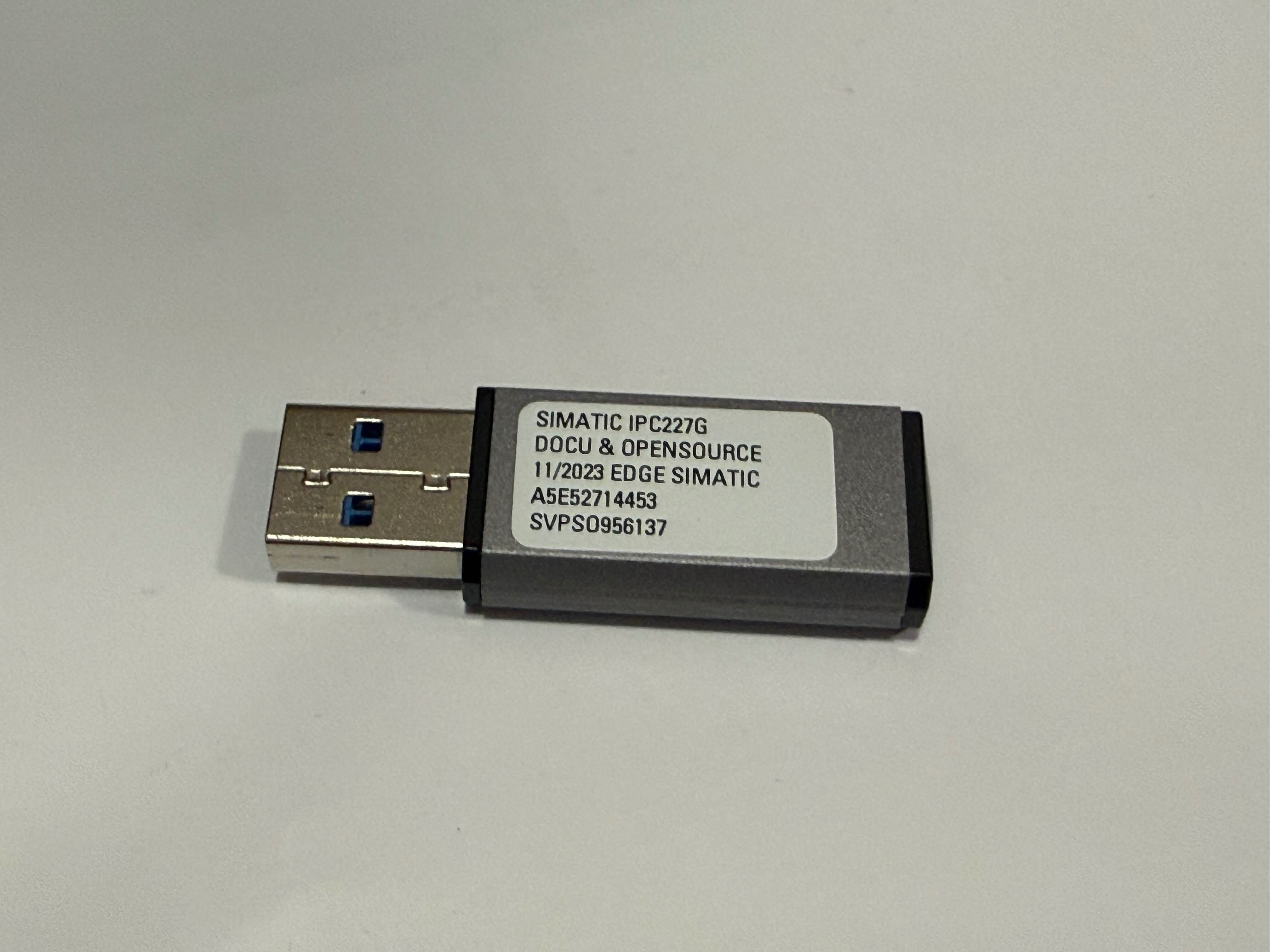 Komputer Siemens Simatic IPC227G Industrial Edge 6ES7647-8CE21-3AW1
