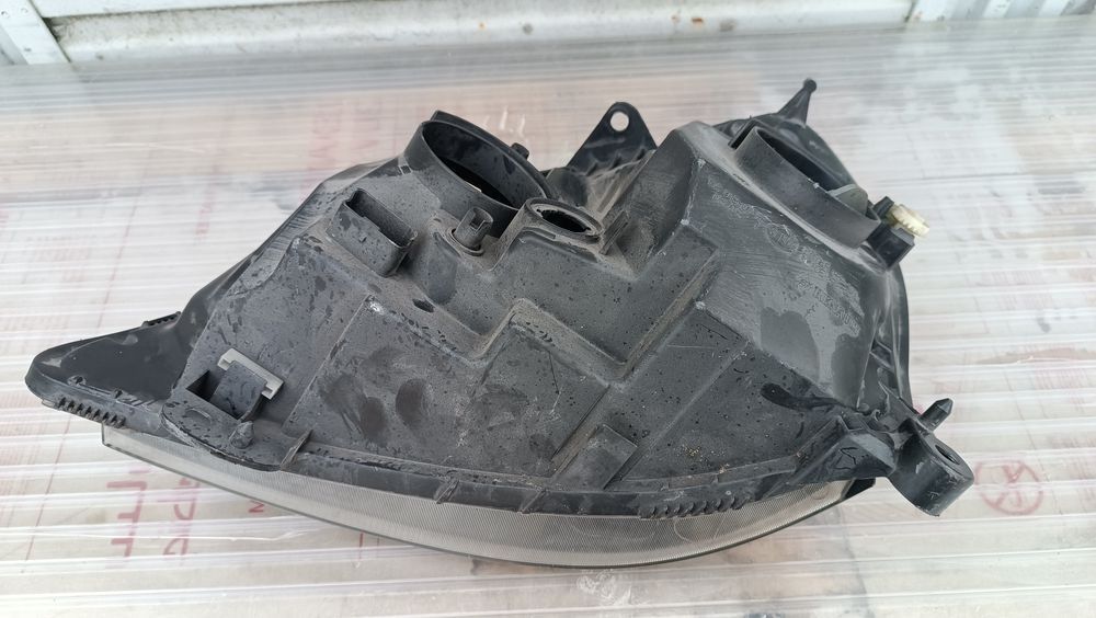 Vendo farol direito de Renault Clio 2 ano 2001/05