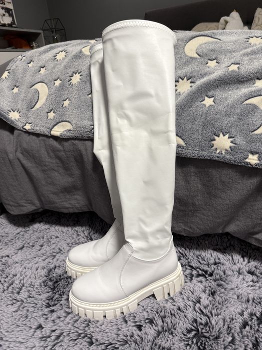 Ботфорти на масивній підошві-тренд цієї осені/зими