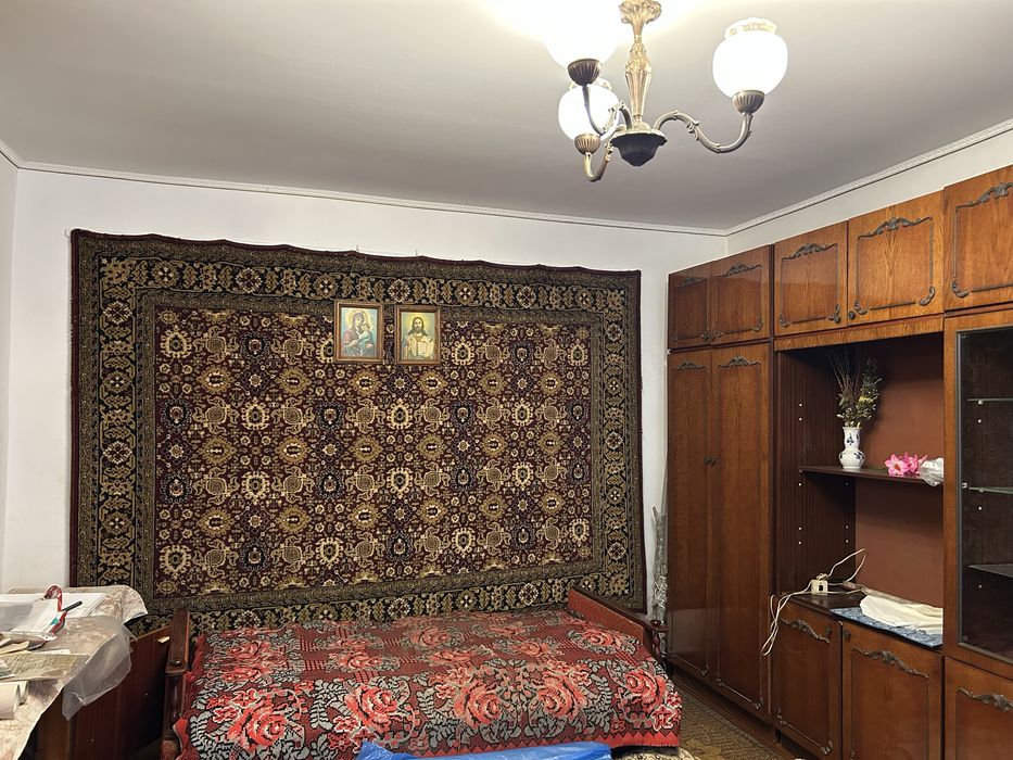 Центр, фасадна частина будинку по вулиці Юрка Тютюнника (Войкова)