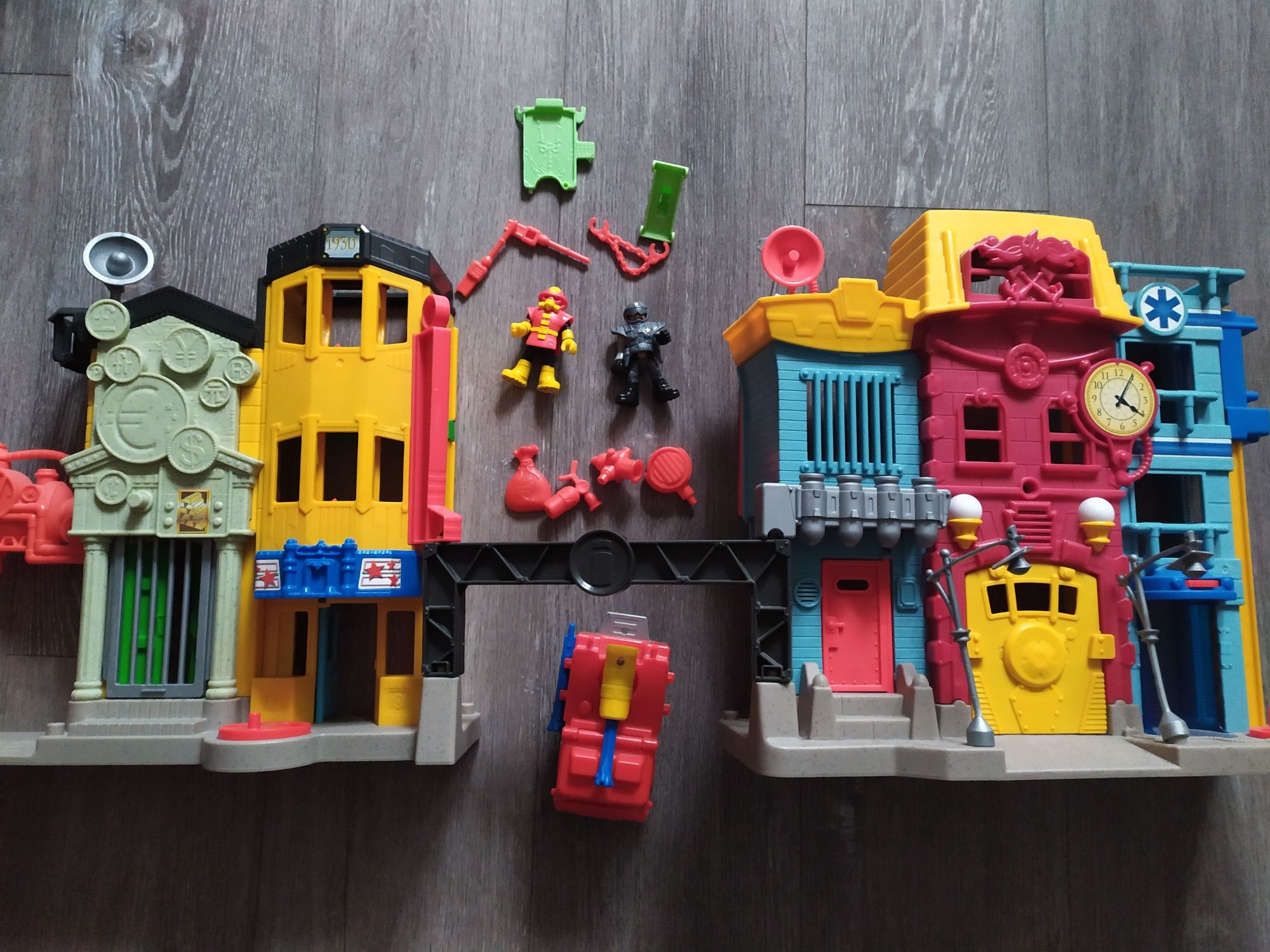 Fisher Price Imaginext Miejskie Centrum Ratunkowe Dźwięki Światło