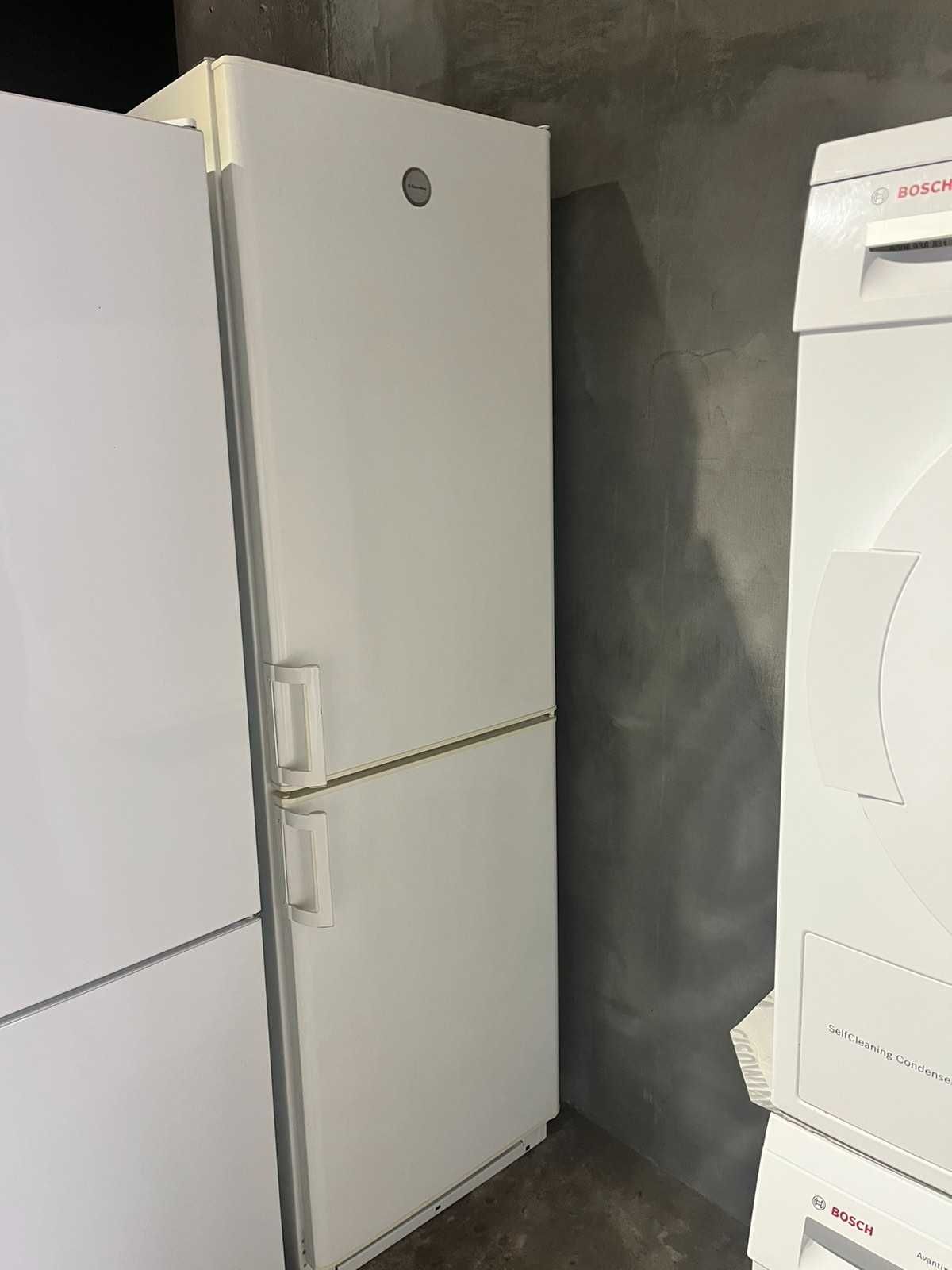 Холодильник з морозильною камерою Electrolux Siemens Bosch