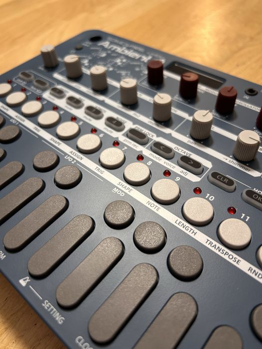 Syntezator groovebox Sonicware Liven Ambient 0, stan idealny, na gwar.