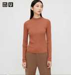 Свитер от Uniqlo.Худи от Pink Victoria's Secret.