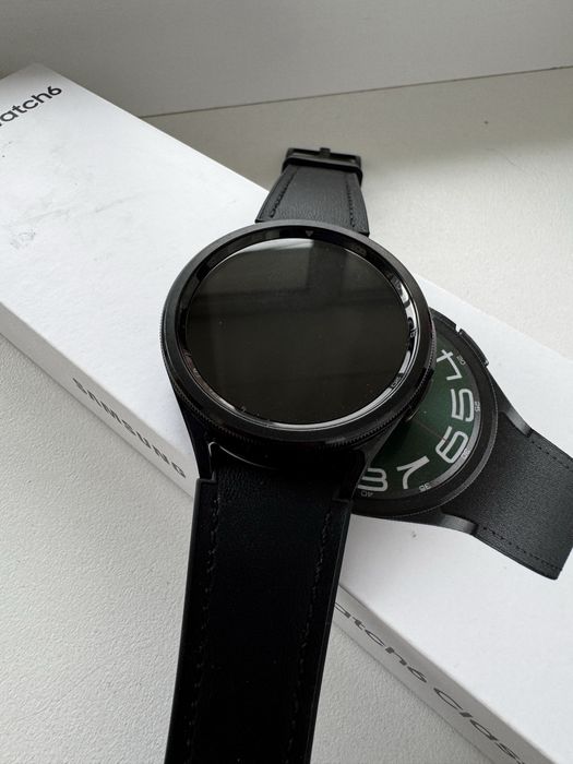 Samsung Galaxy Watch6 Classic 47mm у чорному кольорі