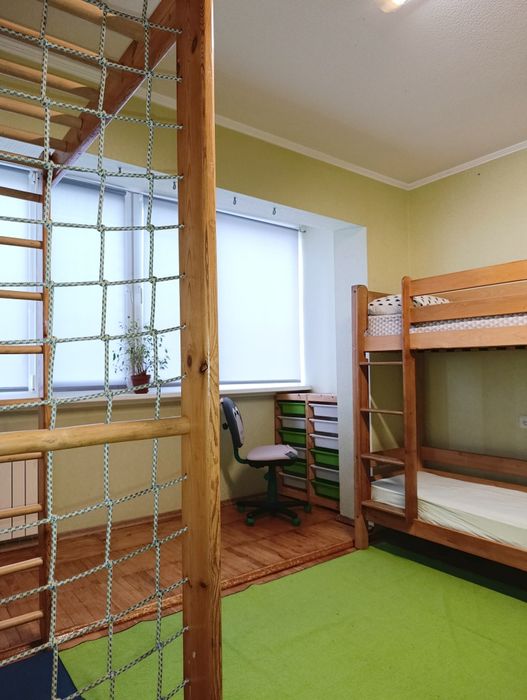 4 квартира, поруч Сильпо, правий берег.