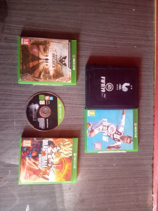 Vendo Xbox One com alguns jogos