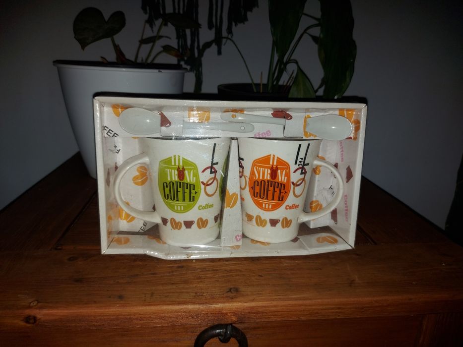 Dwa kubki z łyżeczkami NOWE