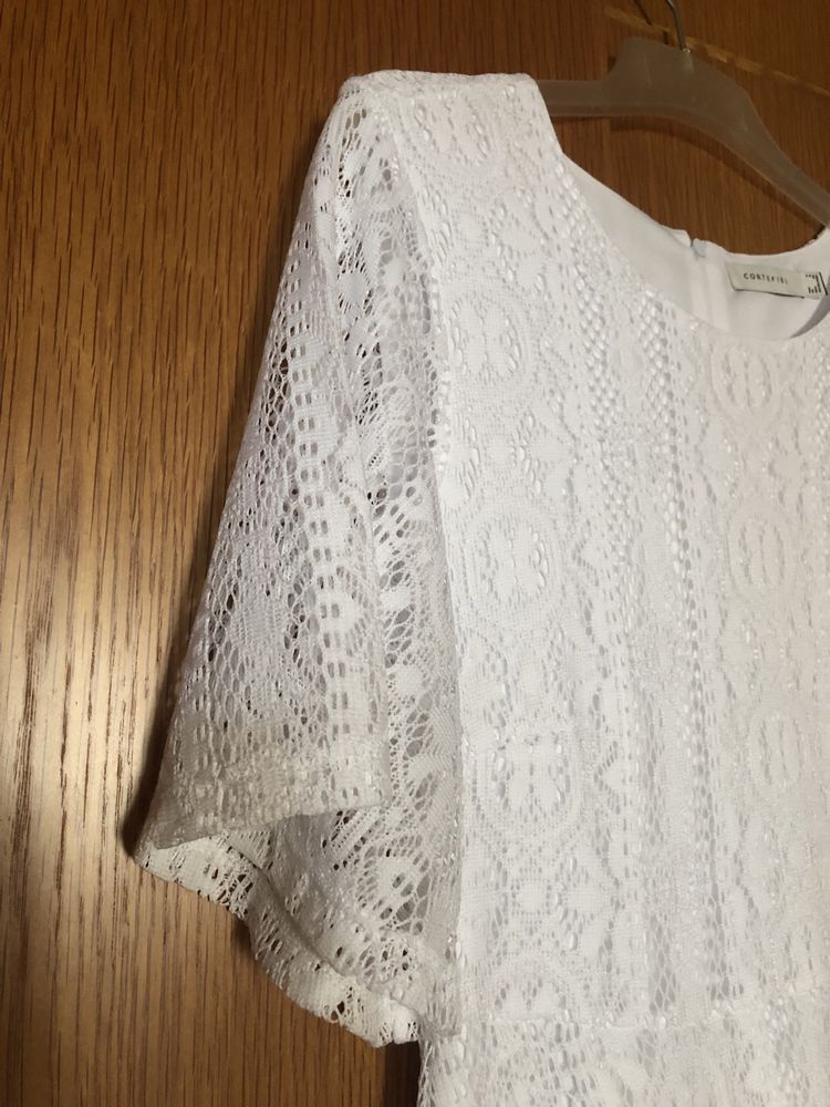 Vestido branco com renda Cortefiel