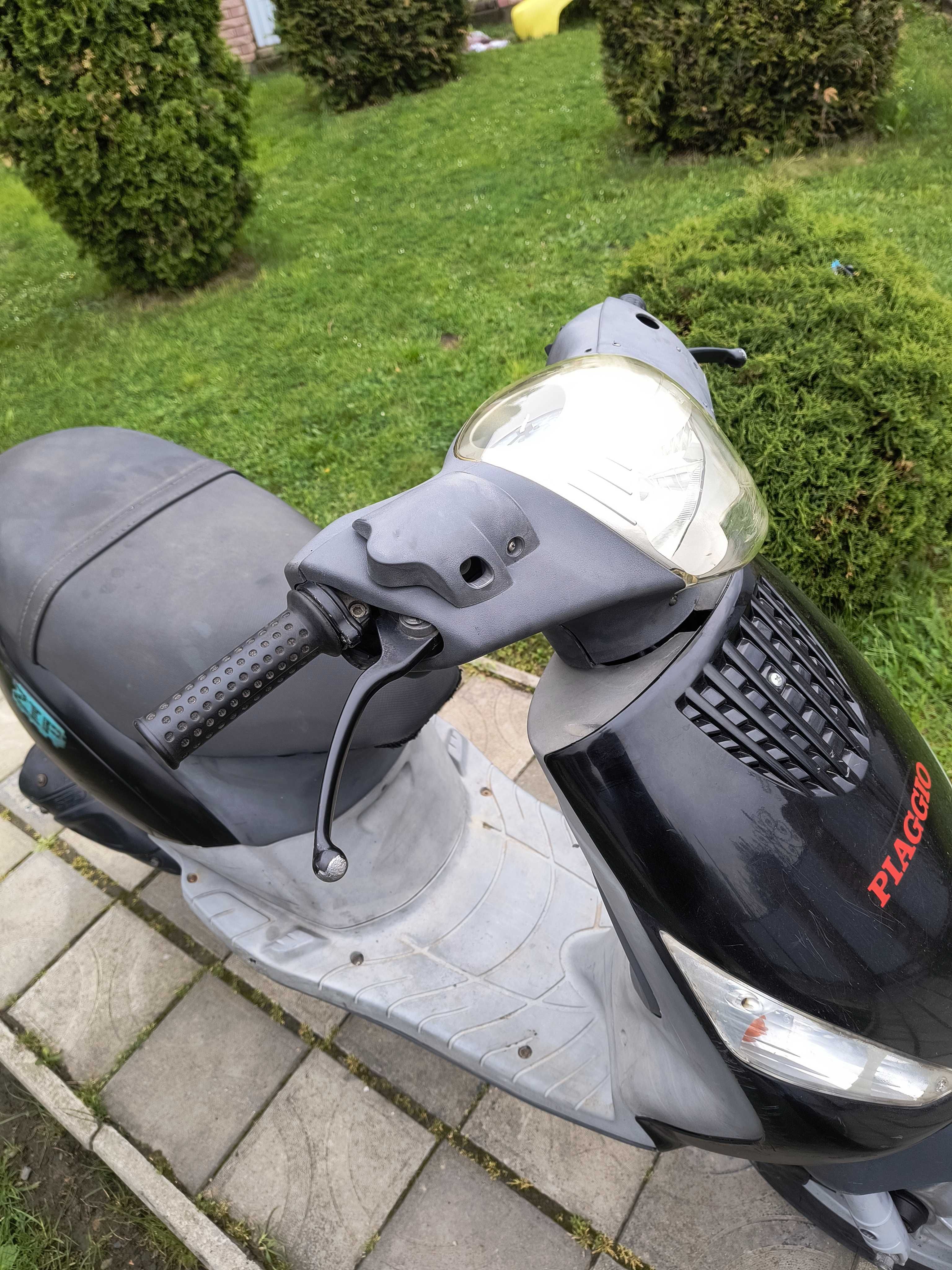 Скутер piaggio zip